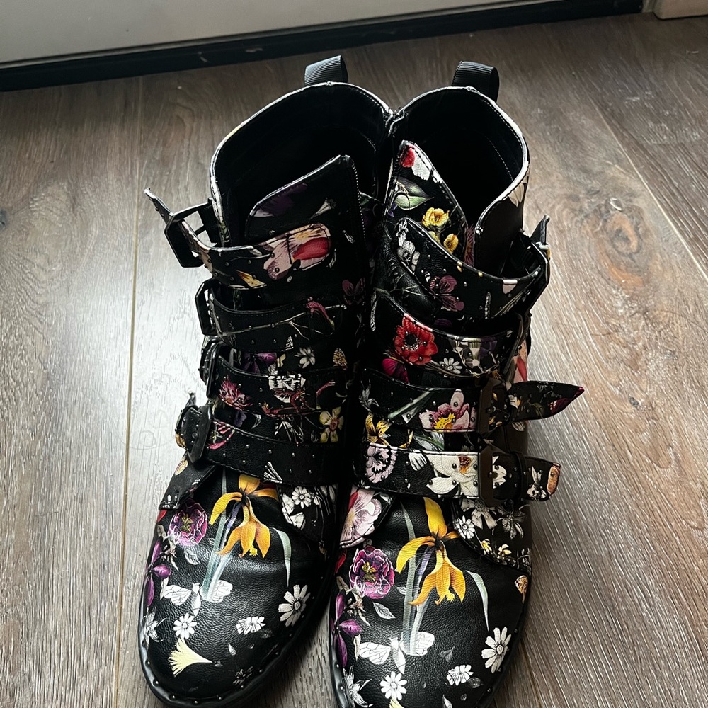 Steve Madden Black Combat Boots with Glossy Finish